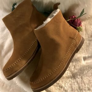 NWOT Steve Madden - Camel color, suede ankle boots. SzM